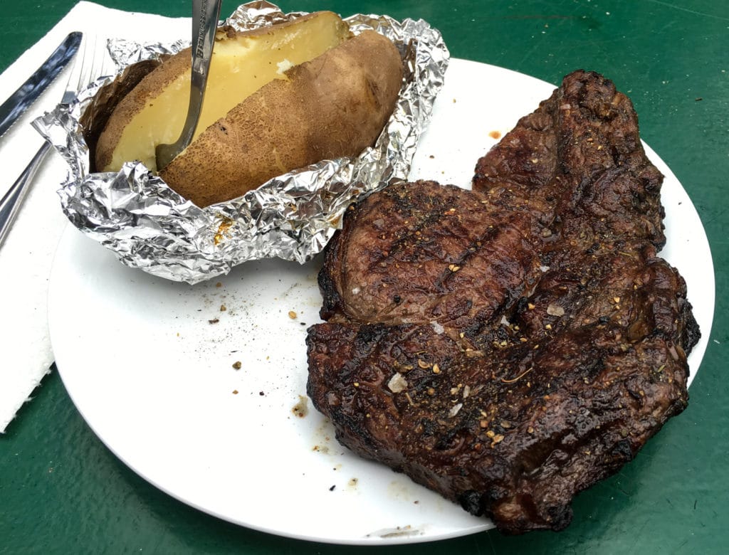 Steak mit Ofenkartoffel